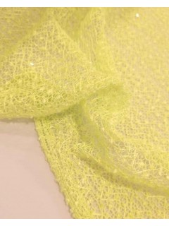 Tecido tipo tricot amarelo 100% Poliéster com pequenas lantejoulas transparentes 